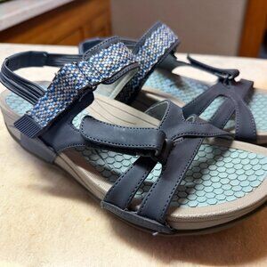Bare Traps Dalton Sandals * Size 7 * Blues * Sturdy
